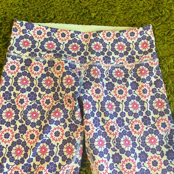 Lululemon Wunder Under Crop leggings in Twiggy Printed Power Purple / Aquamarine - Picture 5 of 13